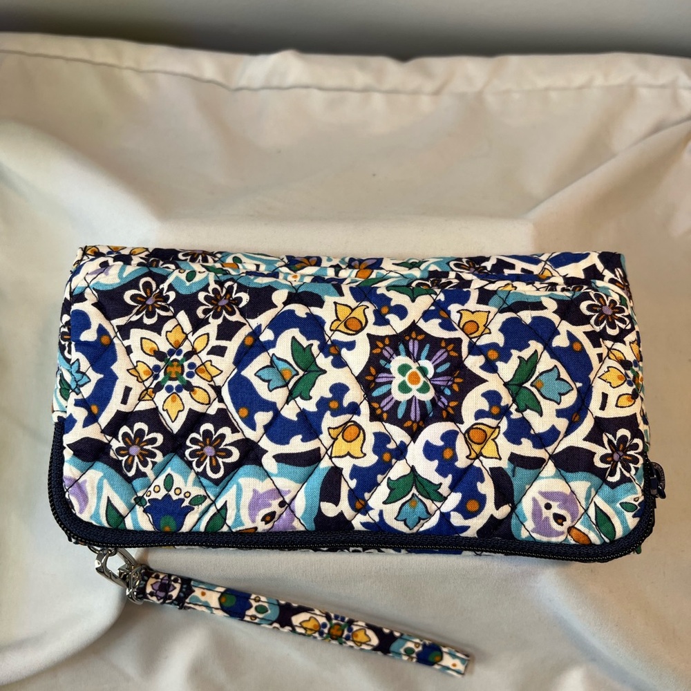 NEW Vera Bradley Floral Quilted Crossbody